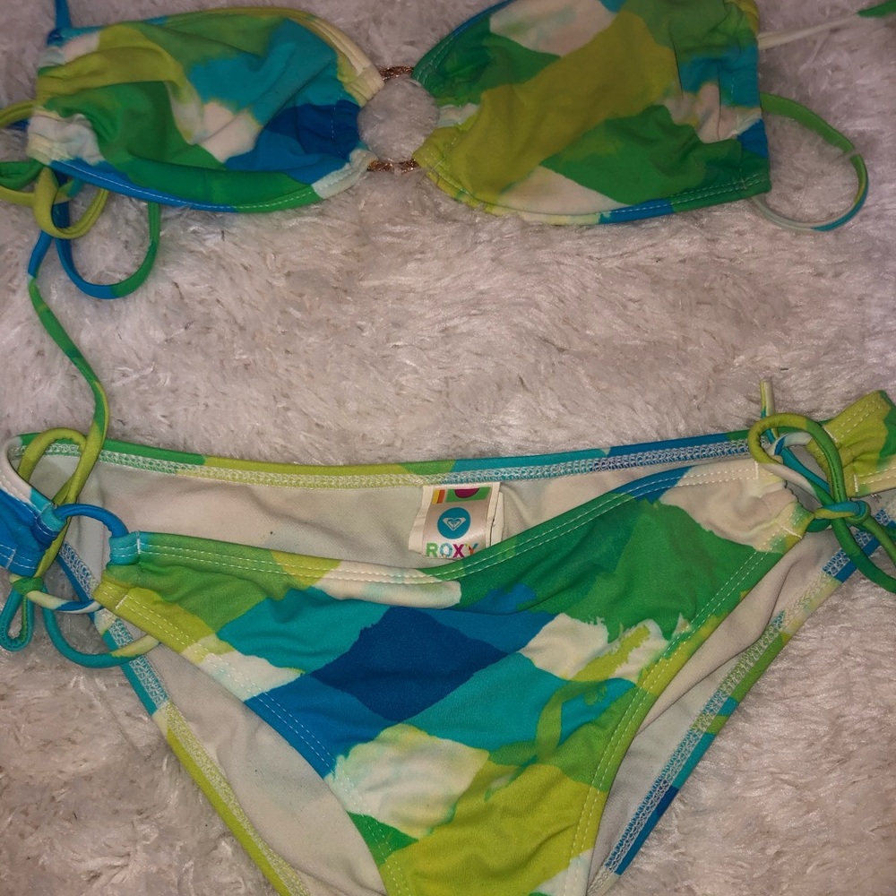 Roxy Bikini - Picture 4 of 6